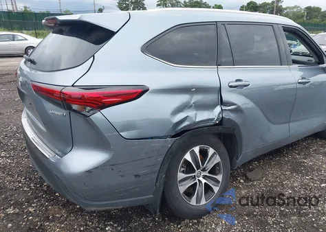 2021 Toyota Highlander Hybrid Xle z USA, uszkodzony, nr VIN 5TDGBRCH9MS035492